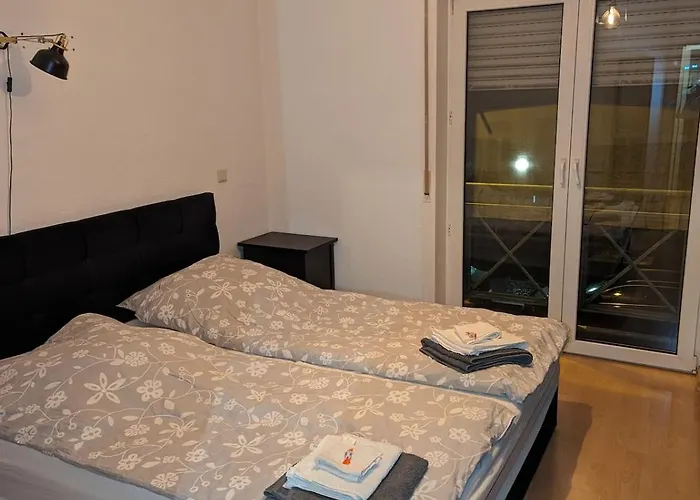Zentrumsnahe Mit Sonnenterrasse Apartman